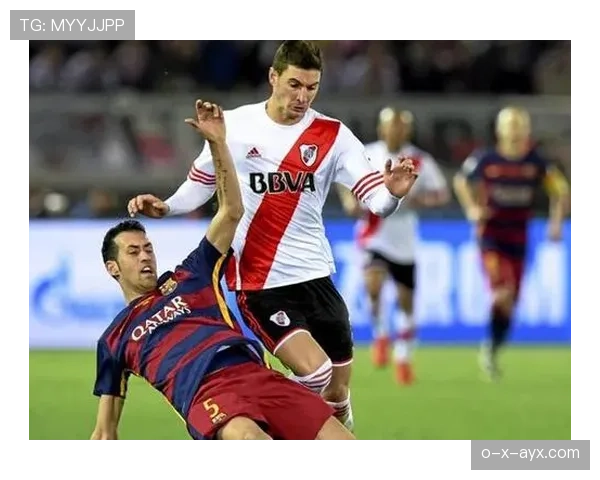 桑普多利亚定位球战术解析：精妙设计如何撬开对手防线创造得分良机