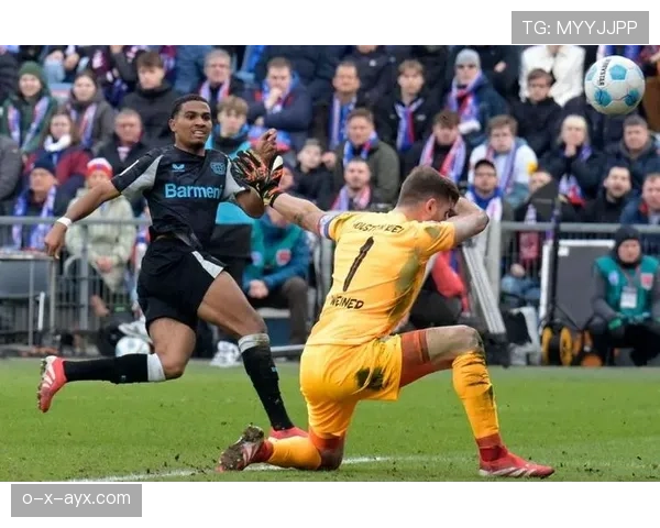 德甲争冠进入白热化阶段,次席球队强势紧追领头羊 德甲争冠进入白热化阶段,次席球队强势紧追领头羊